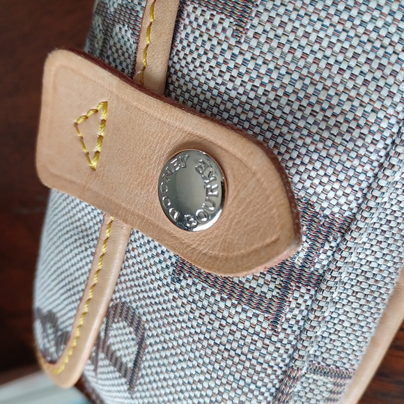 Dooney and Bourke wristlet signature canvas - Picture 2 of 11